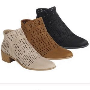 Black vegan suede booties Sz 9